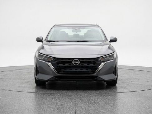 Used 2025 Nissan Sentra SV image 2