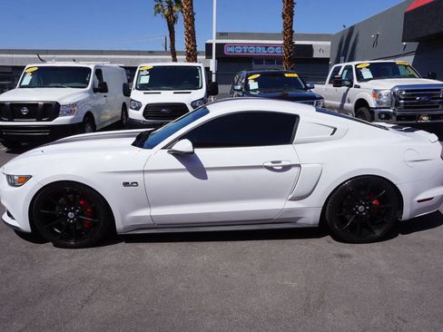 Used 2017 Ford Mustang GT RWD image 3