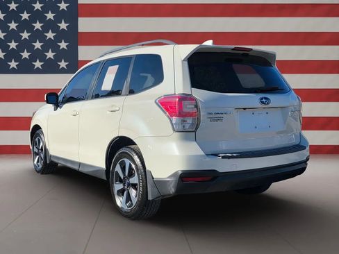 Used 2017 Subaru Forester 2.5i Premium w/ All-Weather Package image 4