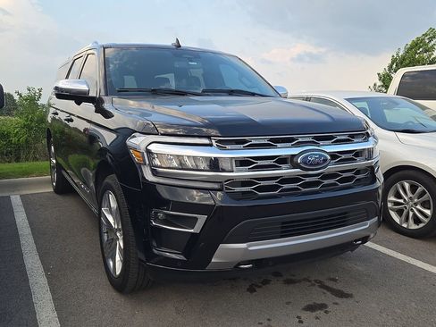 Used 2023 Ford Expedition Max Platinum AWD/4WD image 4