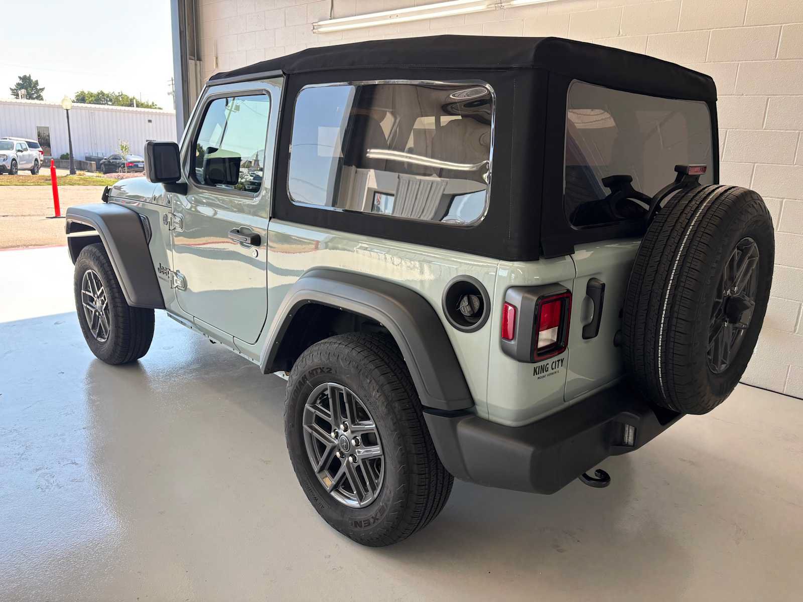 Used 2024 Jeep Wrangler Sport AWD/4WD image 9