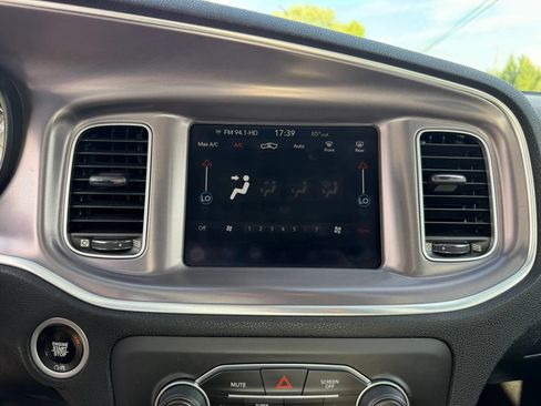 Used 2019 Dodge Charger SXT AWD/4WD image 22