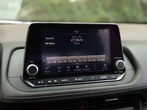 Used 2023 Nissan Rogue SV AWD/4WD image 12