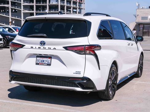 Certified 2023 Toyota Sienna XSE w/ XSE Plus Package FWD image 4