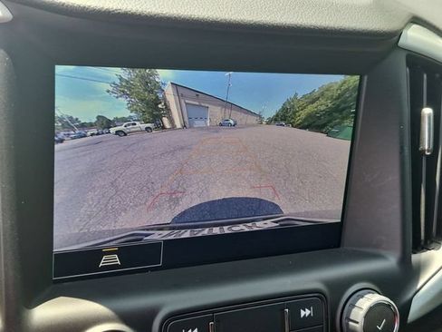 Used 2024 GMC Terrain SLT AWD/4WD image 27