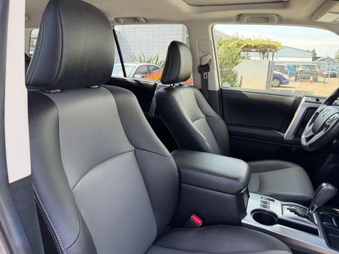 Used 2024 Toyota 4Runner SR5 Premium w/ Moonroof Package RWD image 21