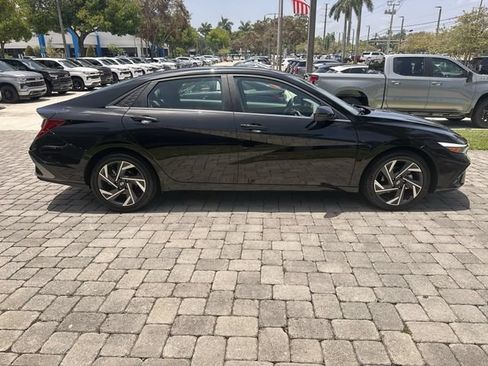 Used 2025 Hyundai Elantra SEL FWD image 14