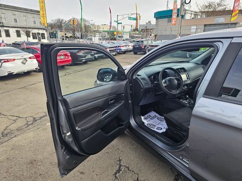 Used 2021 Mitsubishi Outlander Sport ES image 9