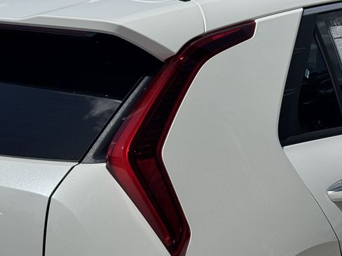 New 2025 Kia Niro SX image 8