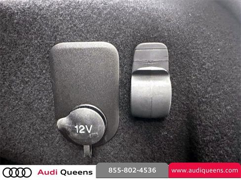 Used 2017 Jaguar XF Premium image 11