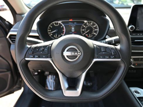 Used 2024 Nissan Altima 2.5 SV FWD image 20