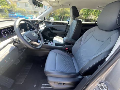 Used 2026 Volkswagen Tiguan SE AWD/4WD image 29