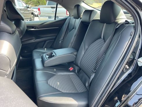 Used 2021 Toyota Camry SE image 19