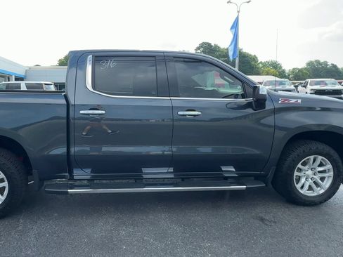 Used 2019 Chevrolet Silverado 1500 LTZ w/ LTZ Convenience Package AWD/4WD image 9