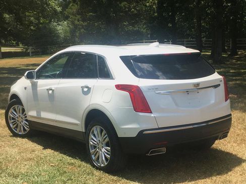 Used 2017 Cadillac XT5 Premium Luxury w/ Driver Assist Package FWD image 3