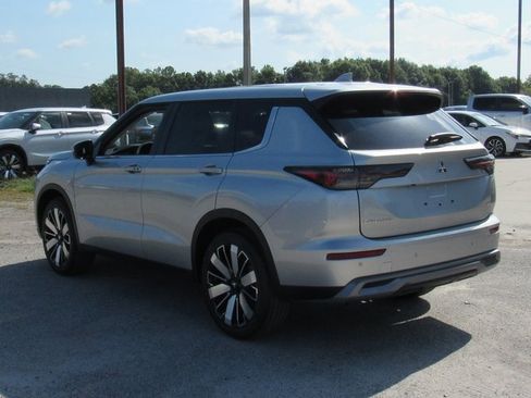 New 2025 Mitsubishi Outlander SE image 5