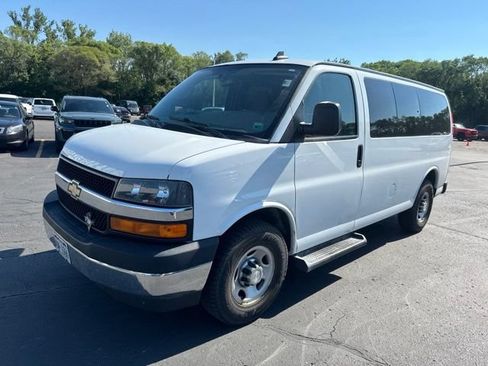 Used 2017 Chevrolet Express 3500 LT w/ LT Preferred Equipment Group RWD image 3