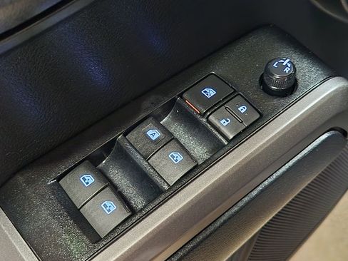 Used 2020 Toyota Tacoma SR5 RWD image 43