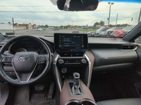 Used 2021 Toyota Venza XLE w/ Softex Package AWD/4WD image 15