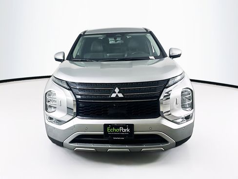 Used 2024 Mitsubishi Outlander SE image 2