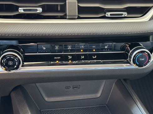 New 2025 Chevrolet Equinox LT FWD image 21