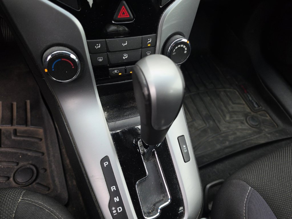 Used 2013 Chevrolet Cruze LT FWD image 16