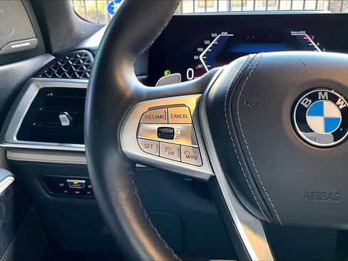 Used 2023 BMW X7 xDrive40i w/ Premium Package image 24