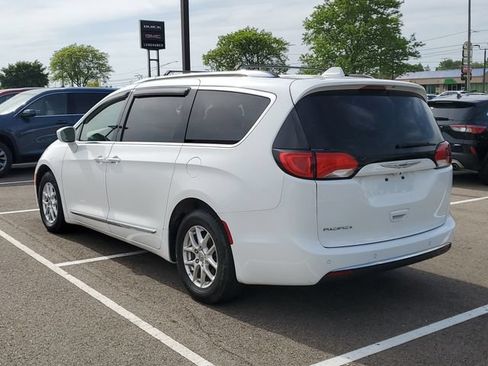 Used 2020 Chrysler Pacifica Touring-L FWD image 5