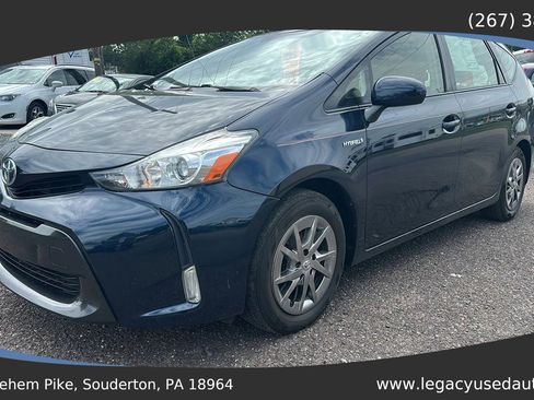 Used 2017 Toyota Prius V Four FWD image 10