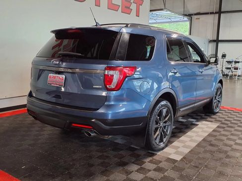 Used 2018 Ford Explorer XLT w/ Equipment Group 202A AWD/4WD image 9