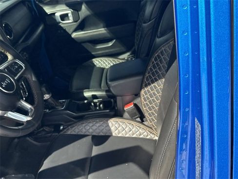 Used 2023 Jeep Gladiator Overland image 26