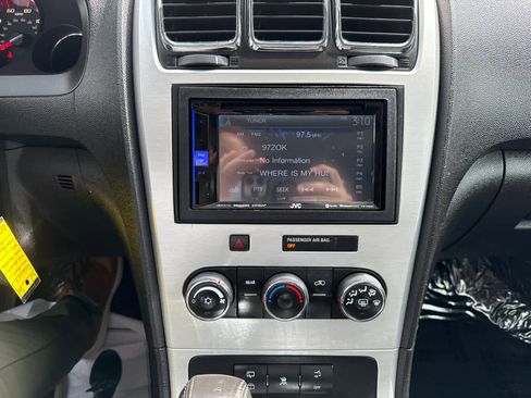 Used 2011 GMC Acadia SLE FWD image 23