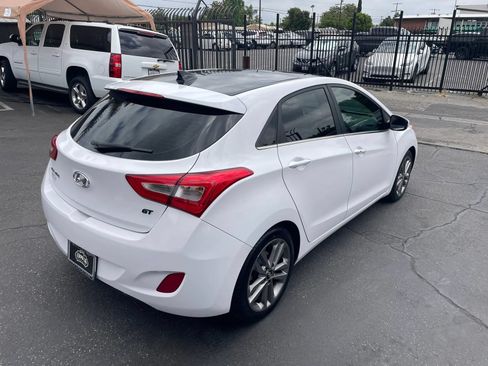 Used 2016 Hyundai Elantra GT w/ Option Group 03 FWD image 14