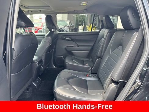 Used 2024 Toyota Highlander XLE FWD image 14