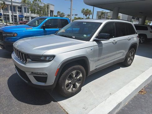Used 2023 Jeep Grand Cherokee 4WD 4xe w/ Luxury Tech Group II image 2