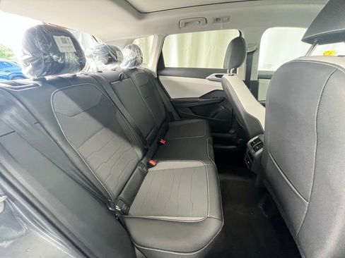 New 2025 Volkswagen Taos SE image 25