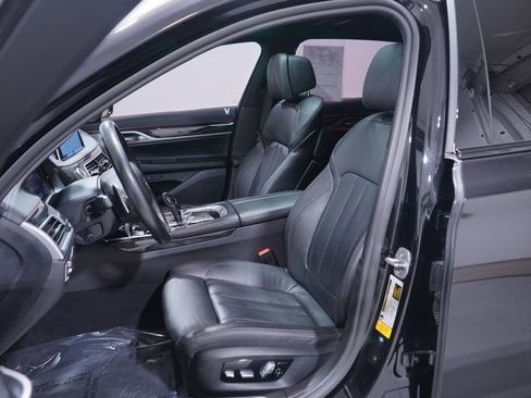 Used 2022 BMW 740i w/ M Sport Package image 7