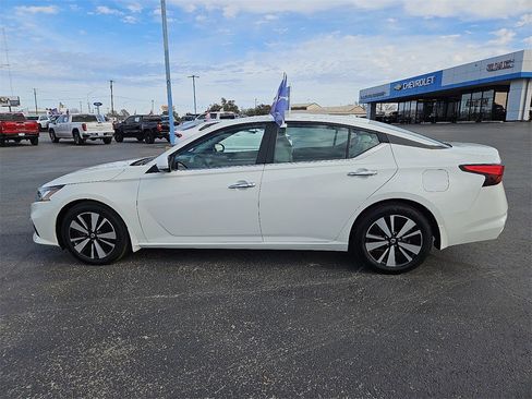 Used 2022 Nissan Altima 2.5 SV w/ SV Premium Package image 2