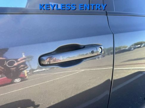 Used 2019 Chrysler 300 S AWD/4WD image 10