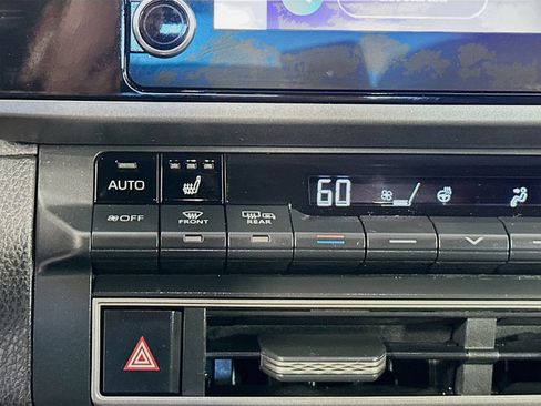 Used 2025 Toyota Camry SE w/ Convenience Package AWD/4WD image 19