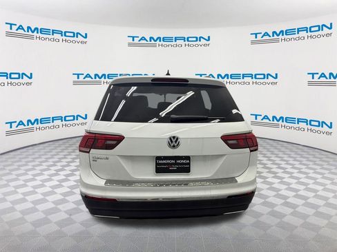 Used 2021 Volkswagen Tiguan SE w/ Panoramic Sunroof Package image 4