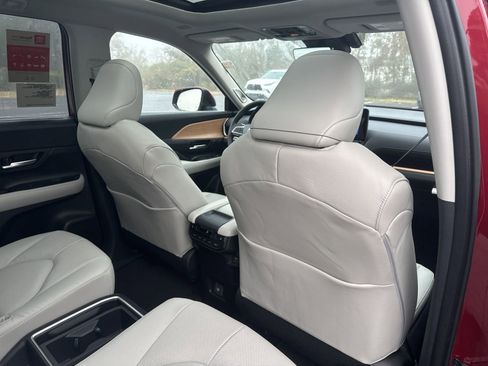 New 2024 Toyota Grand Highlander AWD image 32