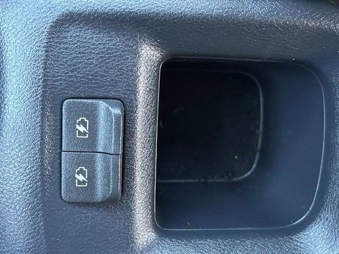 Used 2020 Nissan Versa SR FWD image 31