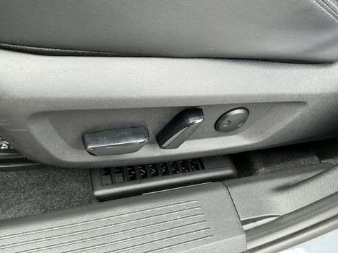 Used 2025 Nissan Rogue Platinum FWD image 25