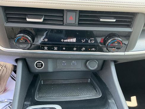 Certified 2023 Nissan Rogue SV FWD image 18