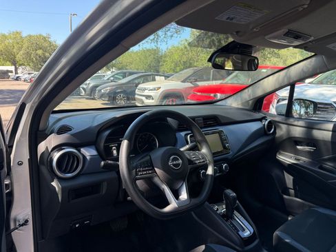 Used 2025 Nissan Versa SV FWD image 31