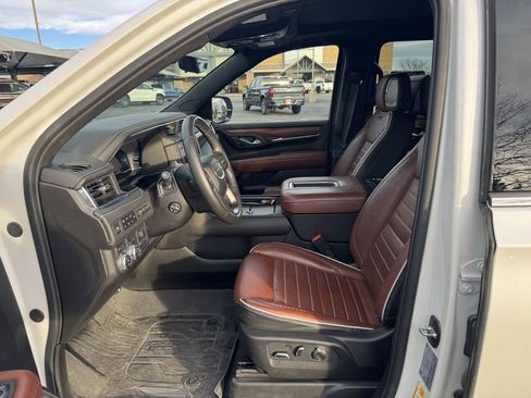 Used 2024 GMC Yukon XL Denali Ultimate image 9