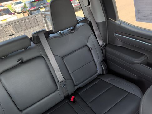 Used 2025 GMC Sierra 1500 SLT AWD/4WD image 14