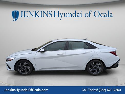 Used 2025 Hyundai Elantra SEL FWD image 7