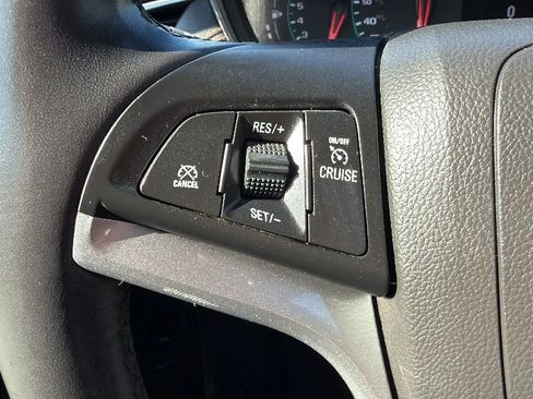 Used 2019 Chevrolet Trax LT w/ LT Convenience Package FWD image 12